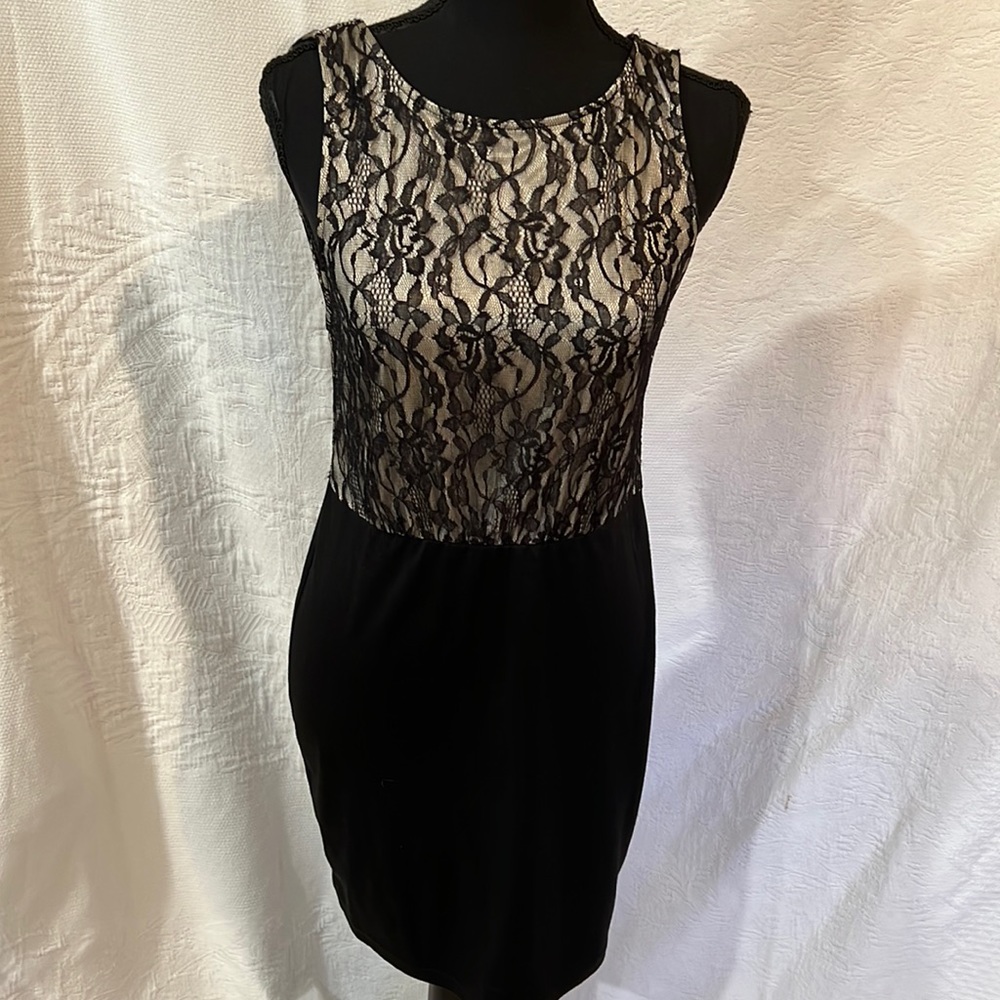 Theme lace sleevelessβ black dress, size medium